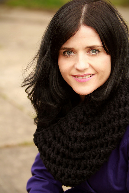 Aria Cowl in black