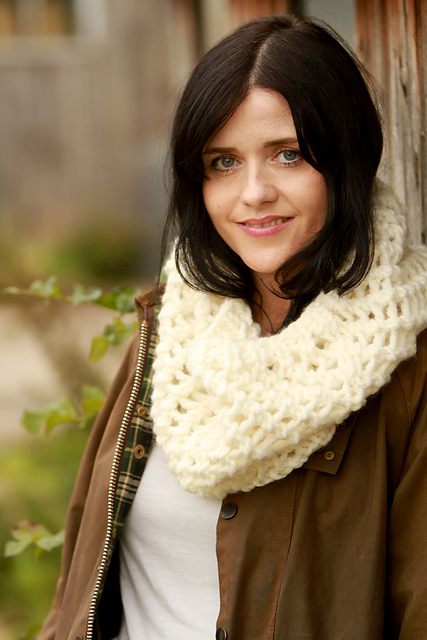 Aria Cowl in cream