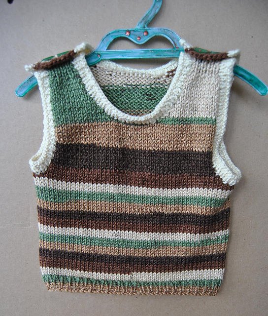 Tricot bébé layette gilet sans manches 