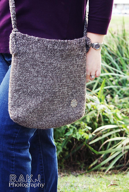Chloe Hipster Crochet Bag Pattern by Kristi Greeson