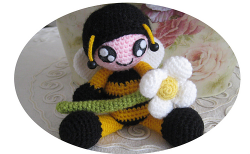 Knit and crochet free patterns - Bees. Compilation of free patterns to knit or crochet, all about bees. Hats, costumes, skirts and other outfits. Knit and crochet free patterns - Bees. Compilation of free patterns to knit or crochet, all about bees. Hats, costumes, skirts and other outfits.