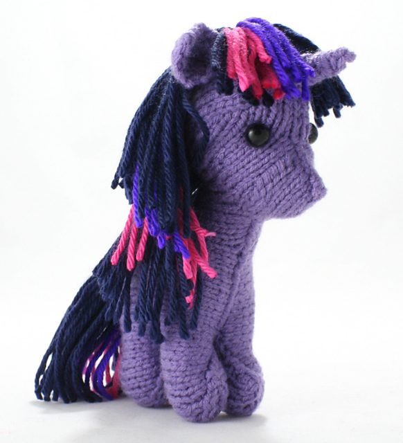 http://images4.ravelrycache.com/uploads/dendacien/98435981/Twilight120326_medium2.JPG