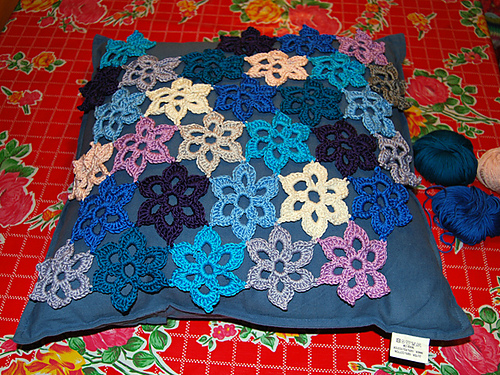 20111116_flowerpicot_pillow_medium.jpg