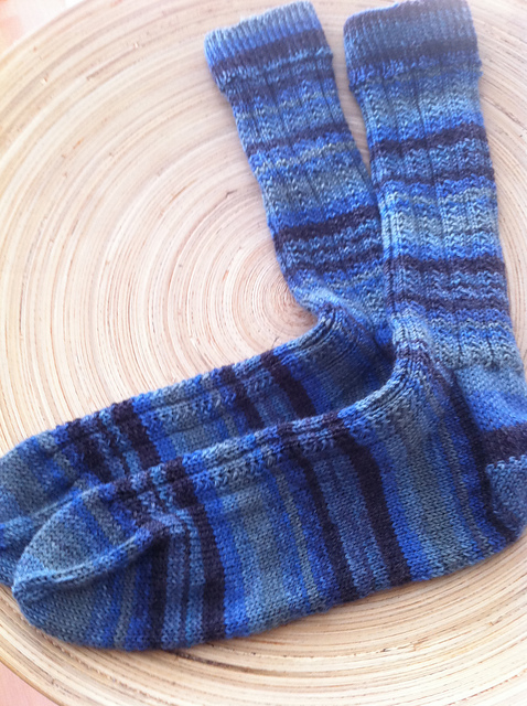 Socken nach dem Muster Simple Skyp