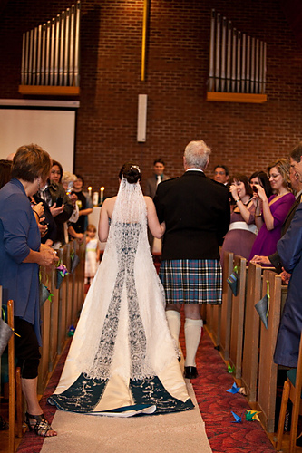 I LOVE this bouquet with the cameo