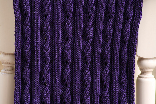 http://images4.ravelrycache.com/uploads/sunkat/77196258/Cowl_small_pattern_2_medium2.jpg Esprti cowl