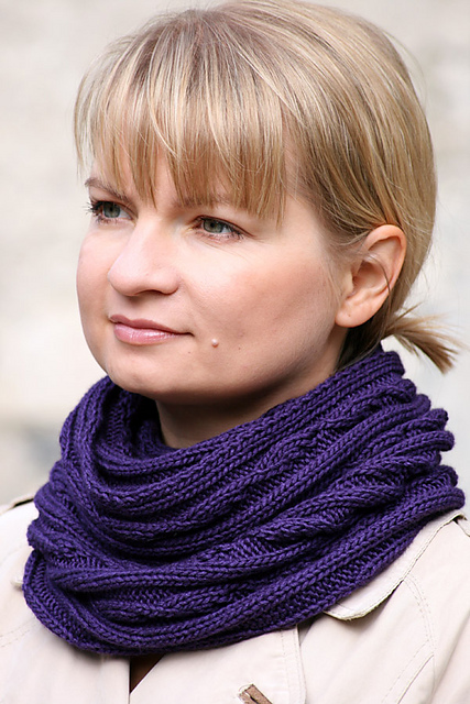 http://images4.ravelrycache.com/uploads/sunkat/77218937/Cowl_small_7_medium2.jpg Esprit cowl