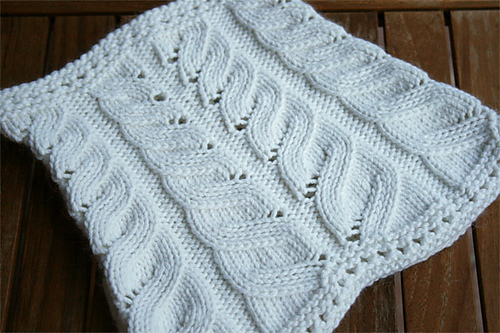 http://images4.ravelrycache.com/uploads/sunkat/77867062/White-cowl-1_medium.jpg neckwarmer